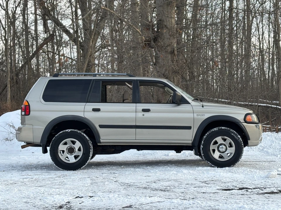 2002 Mitsubishi Pajero/Montero 3rd Gen - Image 12 of 21