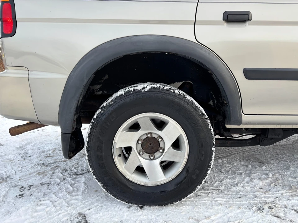 2002 Mitsubishi Pajero/Montero 3rd Gen - Image 10 of 21