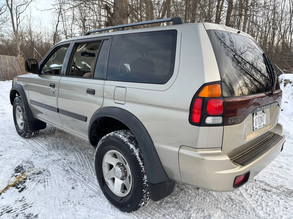 2002 Mitsubishi Pajero/Montero 3rd Gen - Image 6 of 21
