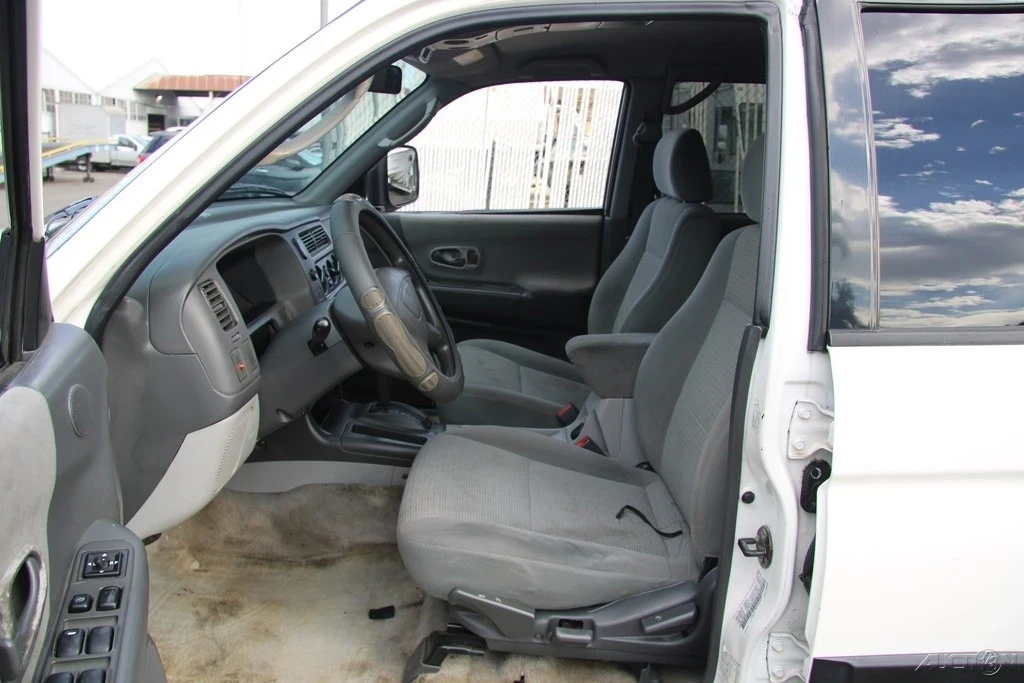 2002 Mitsubishi Pajero/Montero 3rd Gen - Image 12 of 21