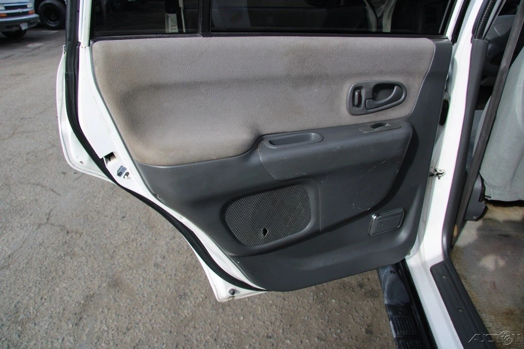 2002 Mitsubishi Pajero/Montero 3rd Gen - Image 18 of 21