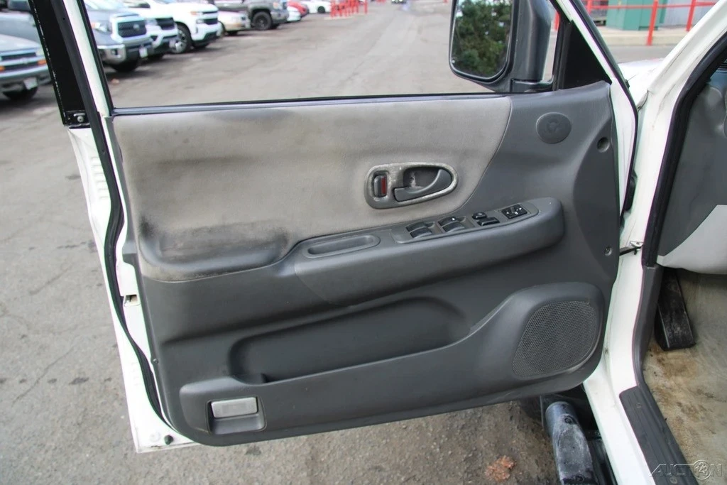 2002 Mitsubishi Pajero/Montero 3rd Gen - Image 11 of 21