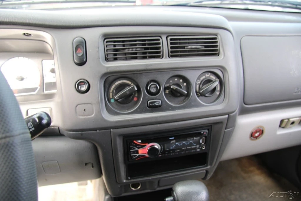 2002 Mitsubishi Pajero/Montero 3rd Gen - Image 16 of 21