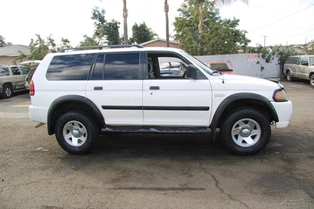 2002 Mitsubishi Pajero/Montero 3rd Gen - Image 7 of 21