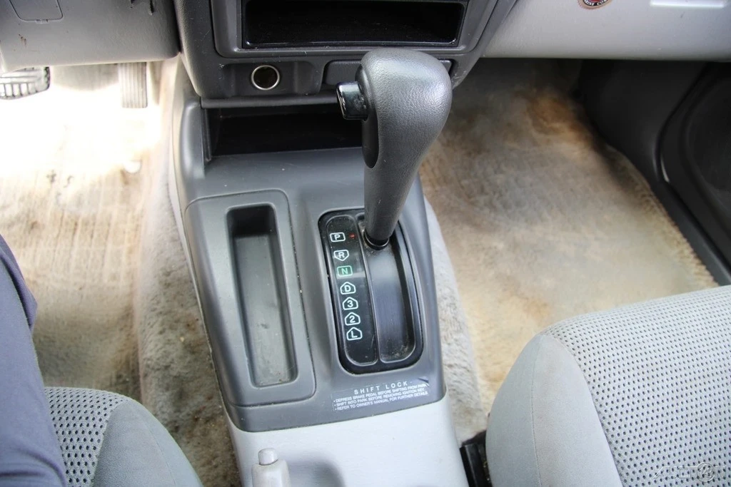 2002 Mitsubishi Pajero/Montero 3rd Gen - Image 17 of 21