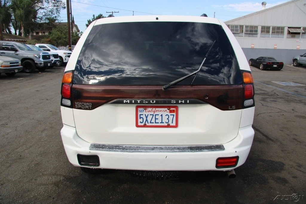 2002 Mitsubishi Pajero/Montero 3rd Gen - Image 5 of 21