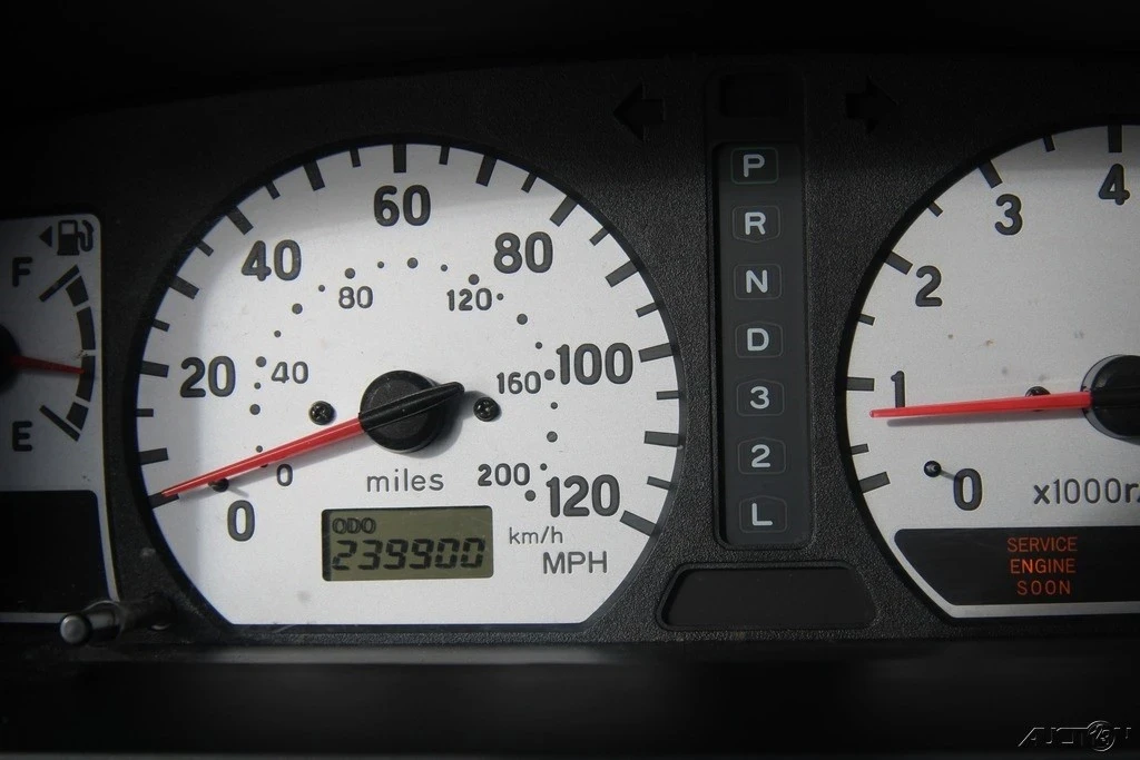 2002 Mitsubishi Pajero/Montero 3rd Gen - Image 15 of 21