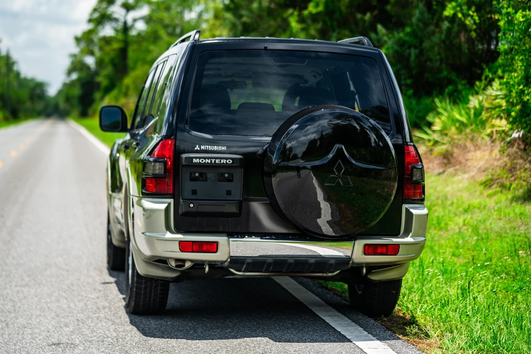 2002 Mitsubishi Pajero/Montero 3rd Gen - Image 18 of 31