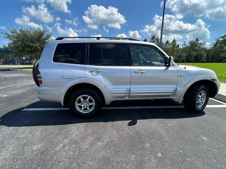 2002 Mitsubishi Pajero/Montero 3rd Gen - Image 14 of 31