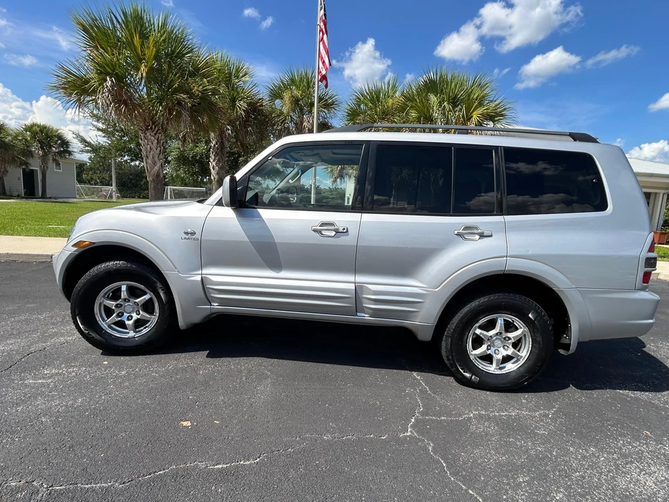 2002 Mitsubishi Pajero/Montero 3rd Gen - Image 10 of 31