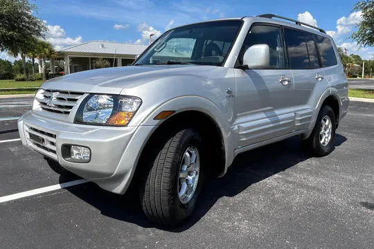 2002 Mitsubishi Montero Limited 4WD
