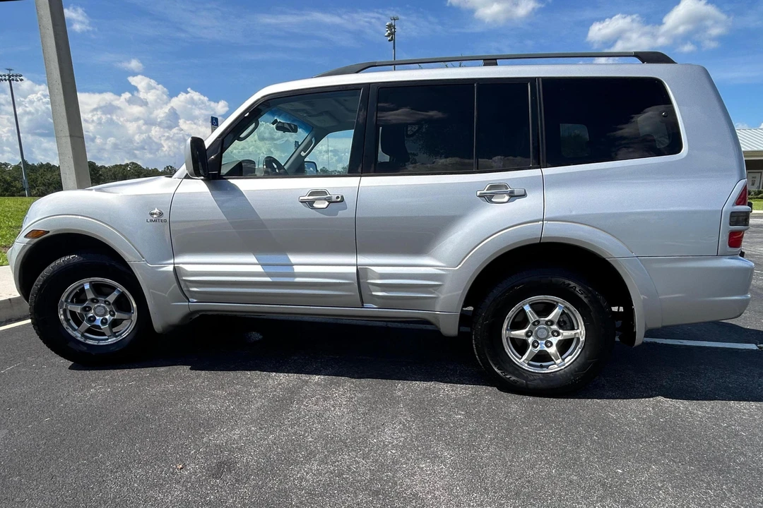 2002 Mitsubishi Pajero/Montero 3rd Gen - Image 3 of 31