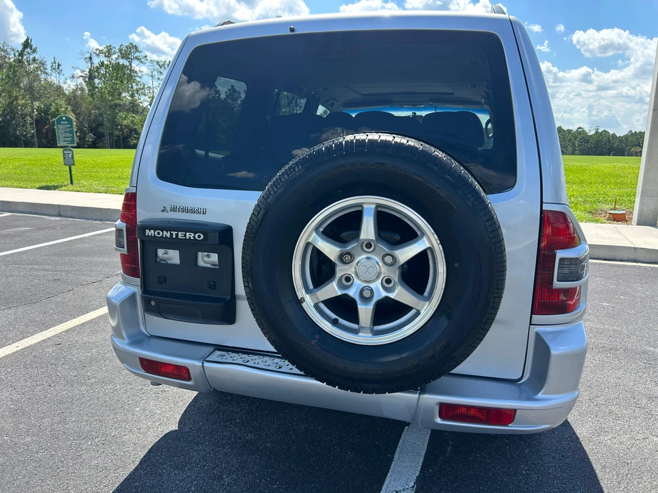 2002 Mitsubishi Pajero/Montero 3rd Gen - Image 12 of 31