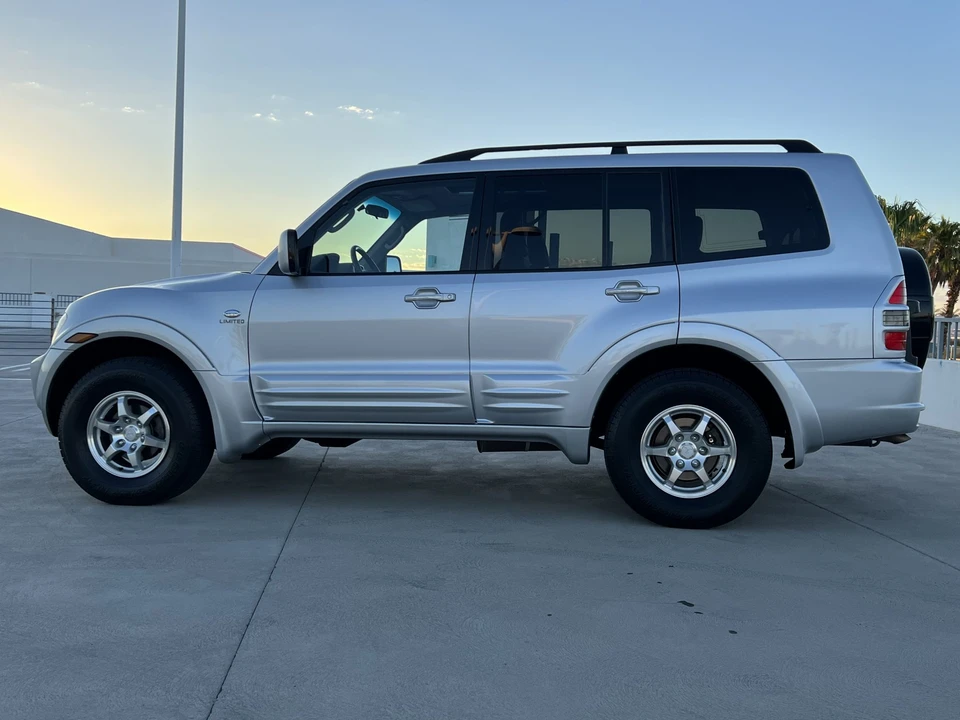 2002 Mitsubishi Pajero/Montero 3rd Gen - Image 12 of 31