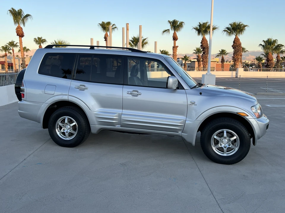 2002 Mitsubishi Pajero/Montero 3rd Gen - Image 7 of 31