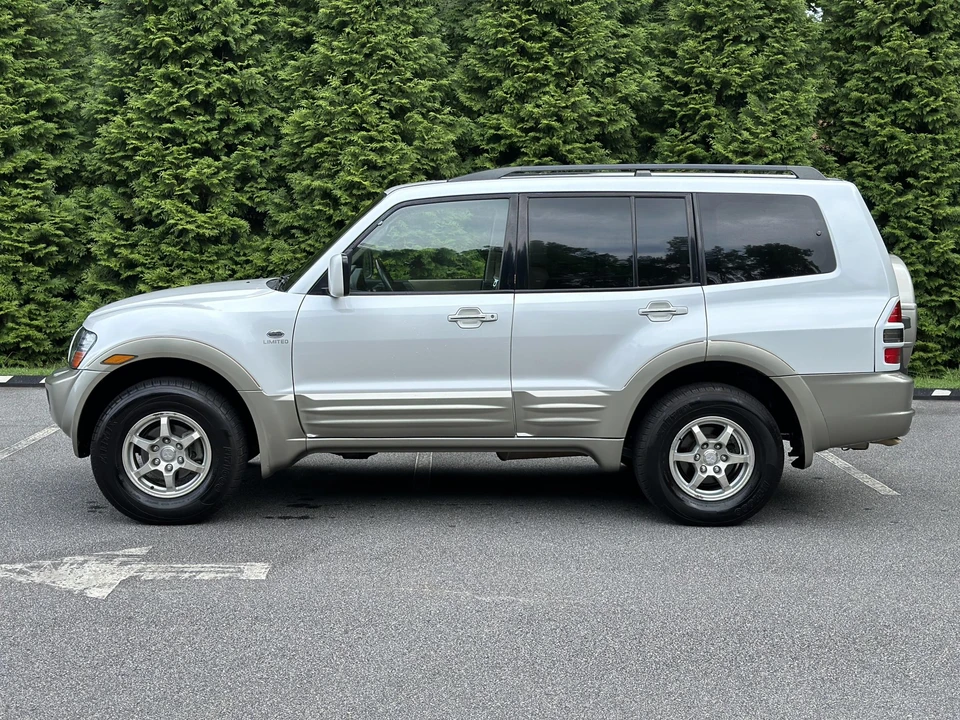 2002 Mitsubishi Pajero/Montero 3rd Gen - Image 3 of 31