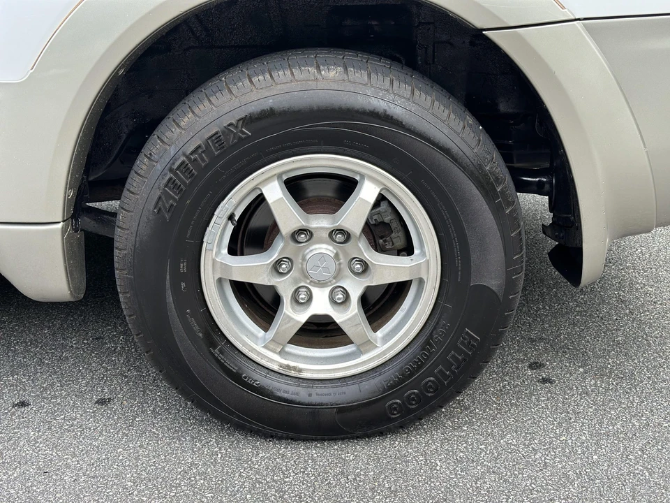 2002 Mitsubishi Pajero/Montero 3rd Gen - Image 25 of 31
