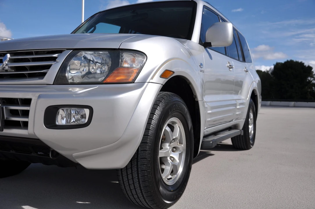 2002 Mitsubishi Pajero/Montero 3rd Gen - Image 25 of 31