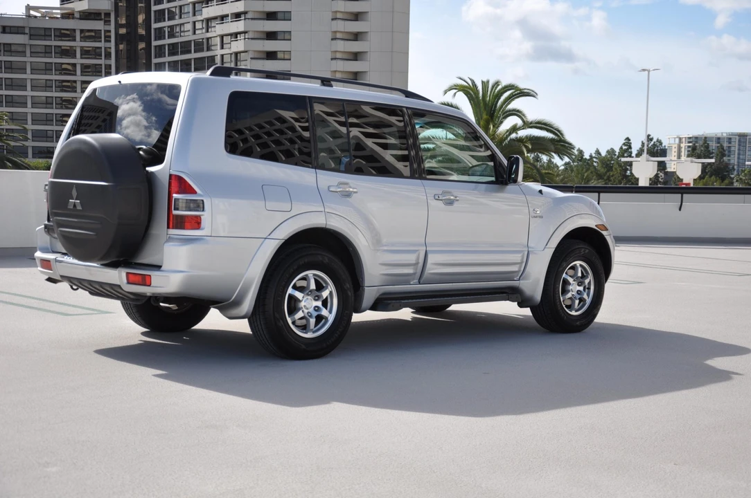 2002 Mitsubishi Pajero/Montero 3rd Gen - Image 14 of 31