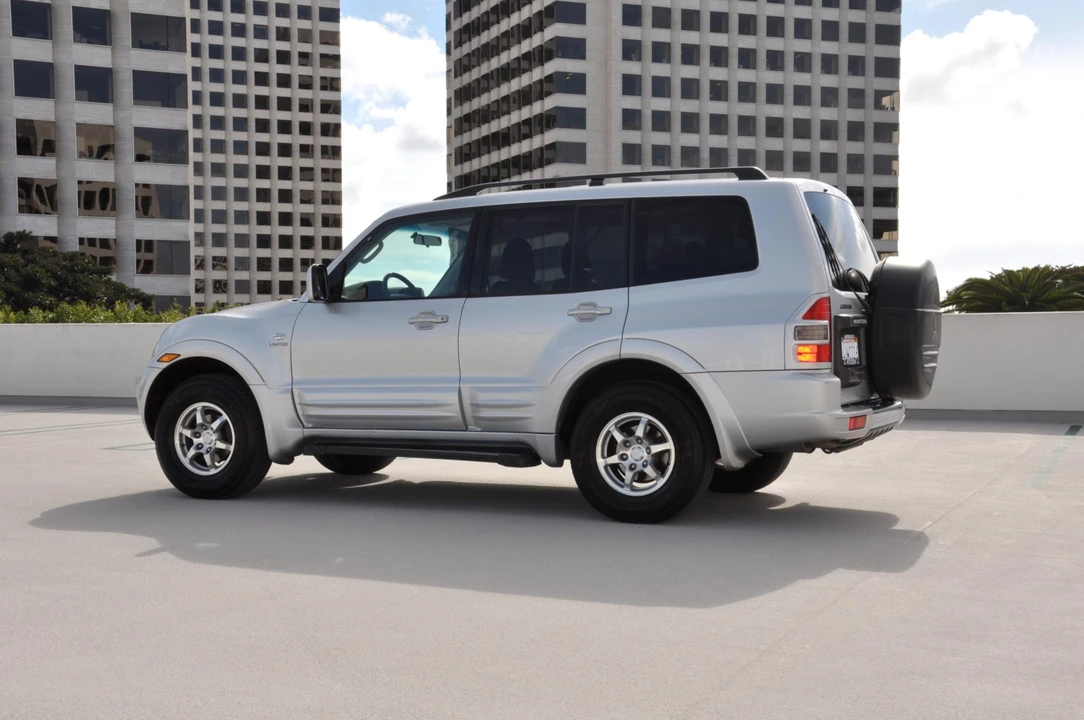 2002 Mitsubishi Pajero/Montero 3rd Gen - Image 8 of 31