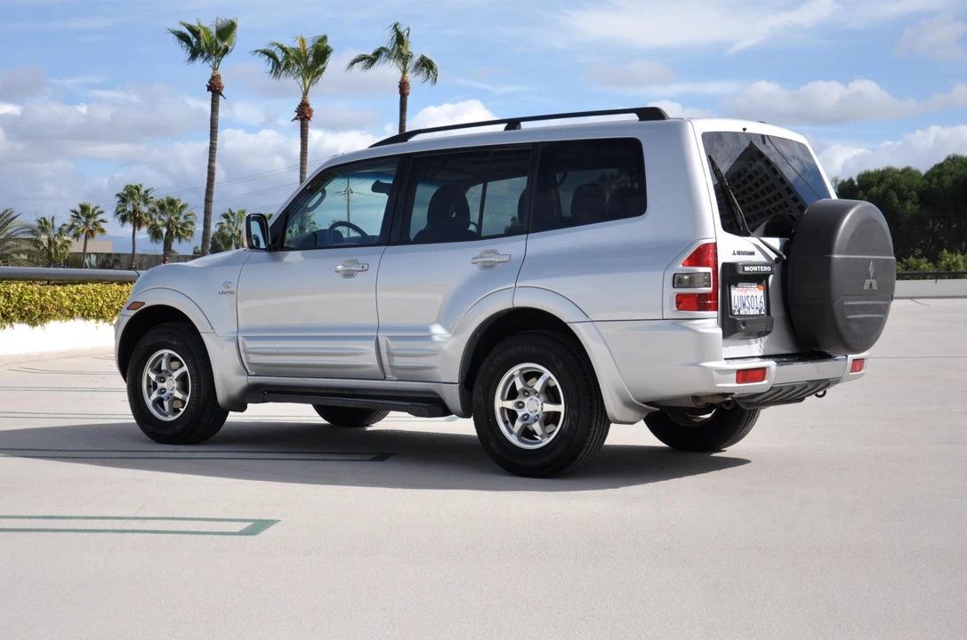 2002 Mitsubishi Pajero/Montero 3rd Gen - Image 9 of 31
