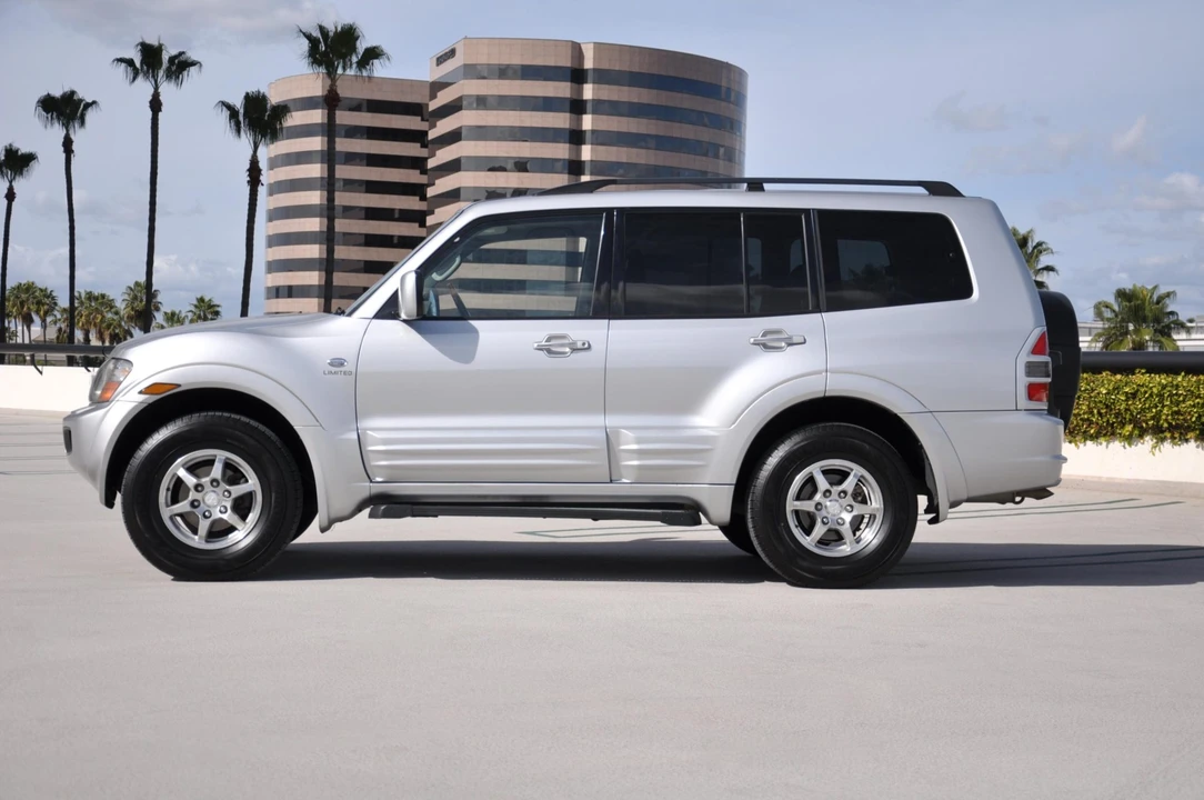 2002 Mitsubishi Pajero/Montero 3rd Gen - Image 7 of 31