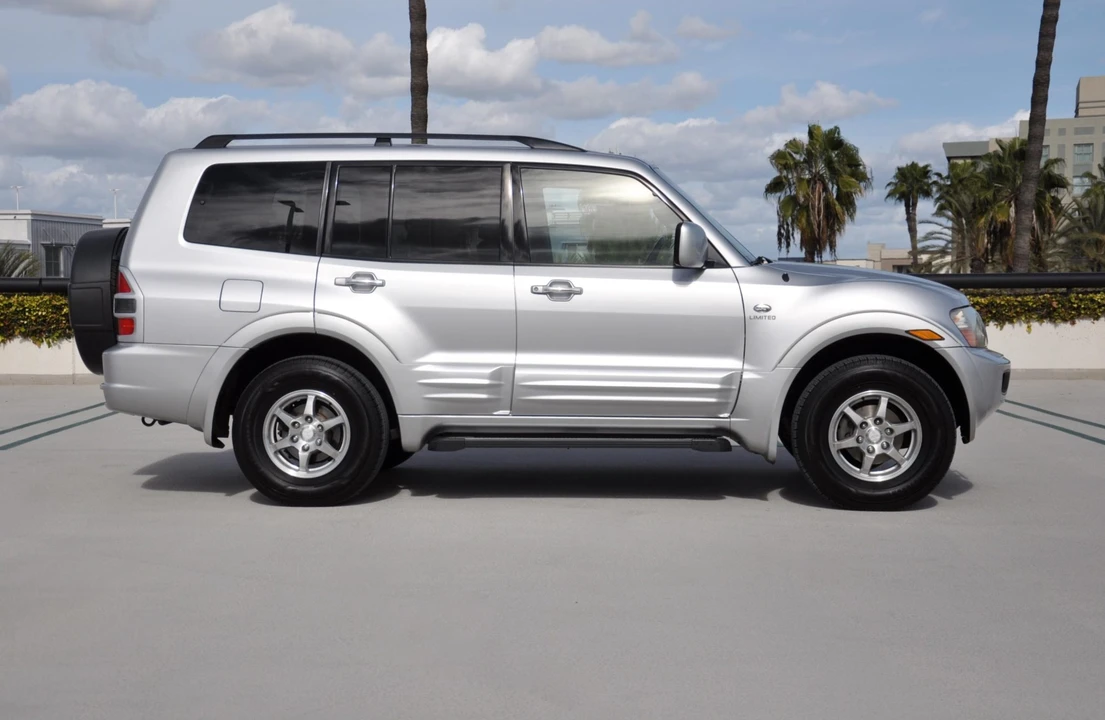 2002 Mitsubishi Pajero/Montero 3rd Gen - Image 16 of 31
