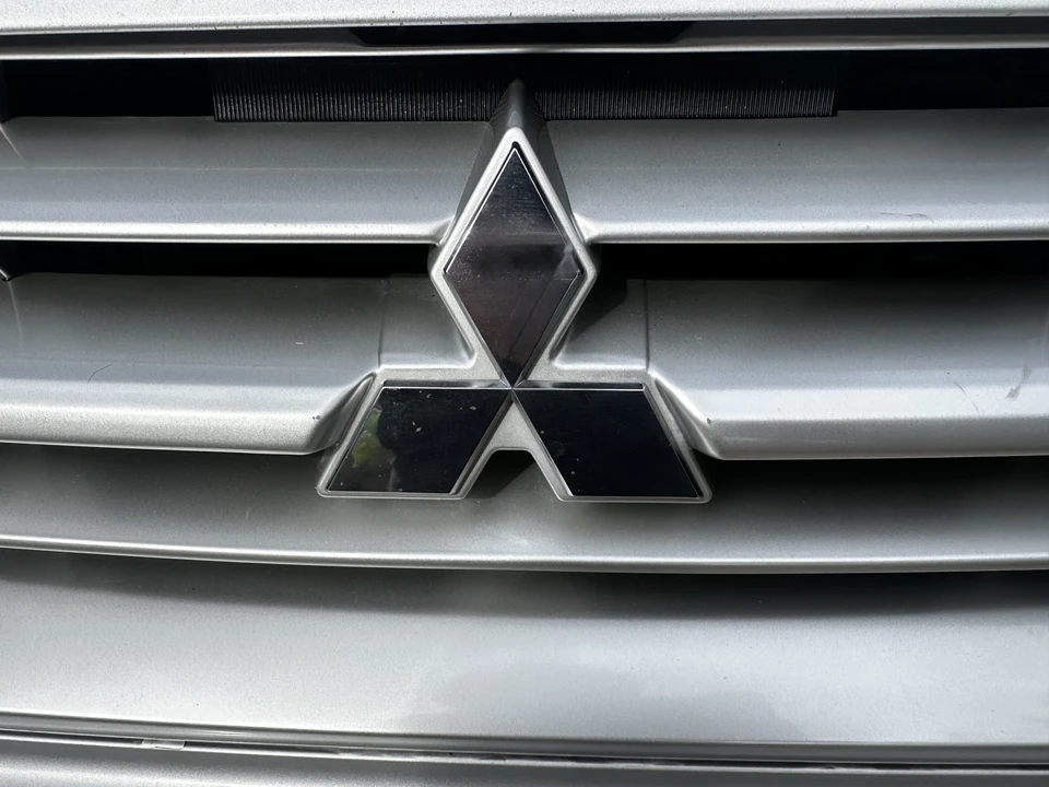 2002 Mitsubishi Pajero/Montero 3rd Gen - Image 12 of 31