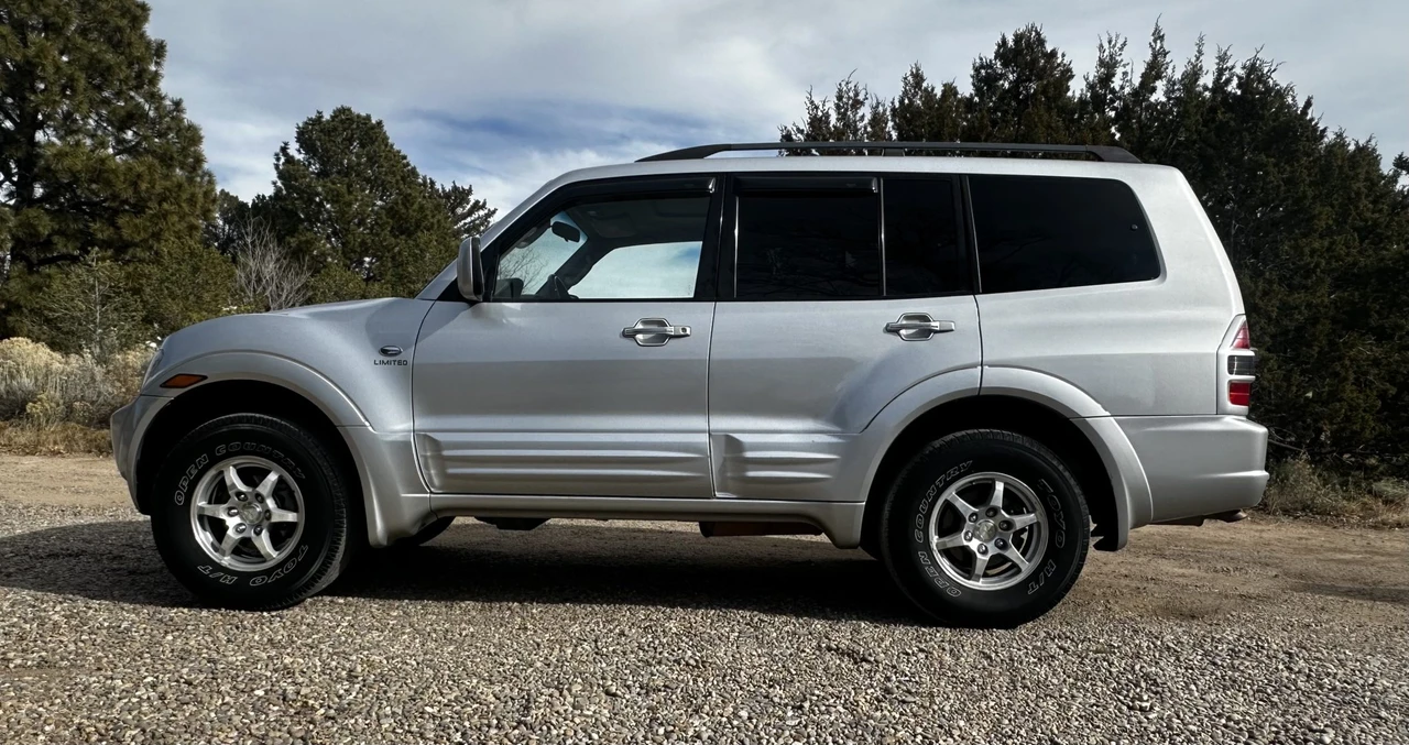 2002 Mitsubishi Pajero/Montero 3rd Gen - Image 10 of 31