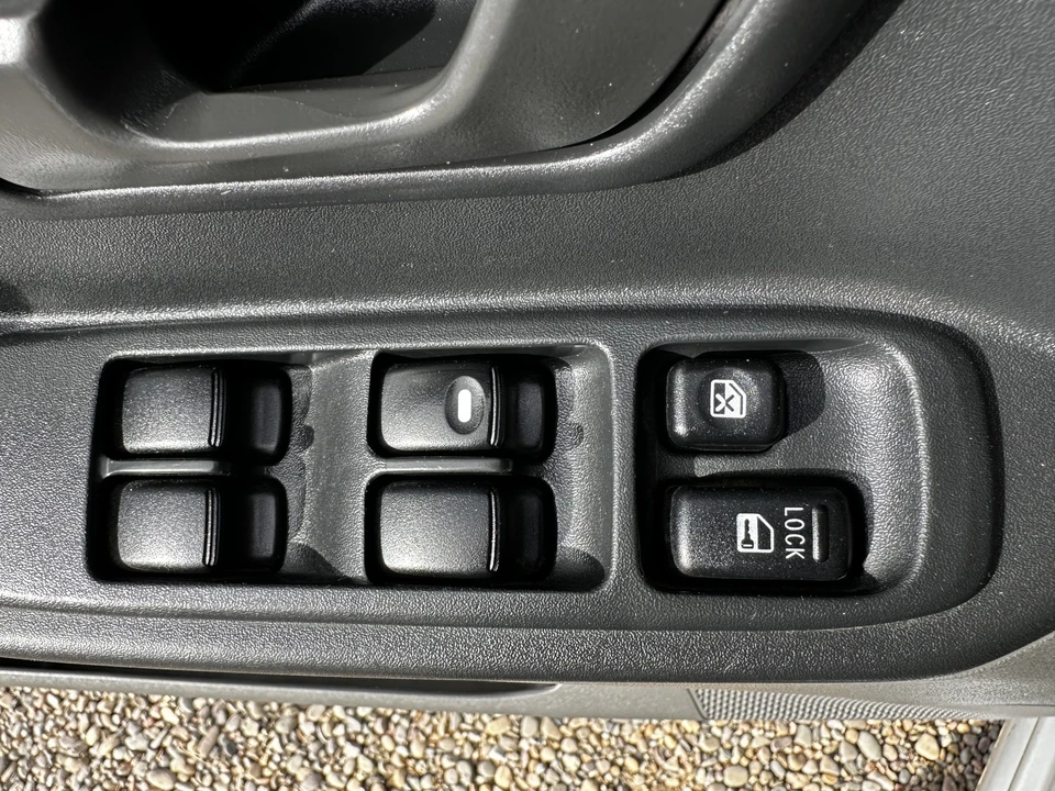 2002 Mitsubishi Pajero/Montero 3rd Gen - Image 30 of 31
