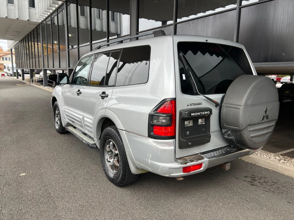 2002 Mitsubishi Pajero/Montero 3rd Gen - Image 9 of 21