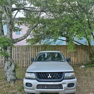 2002 Mitsubishi Montero Sport ES