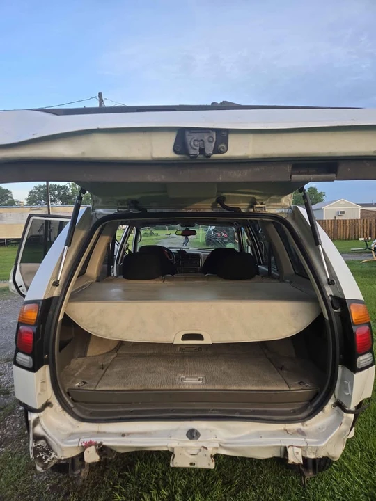 2002 Mitsubishi Pajero/Montero - Image 11 of 12