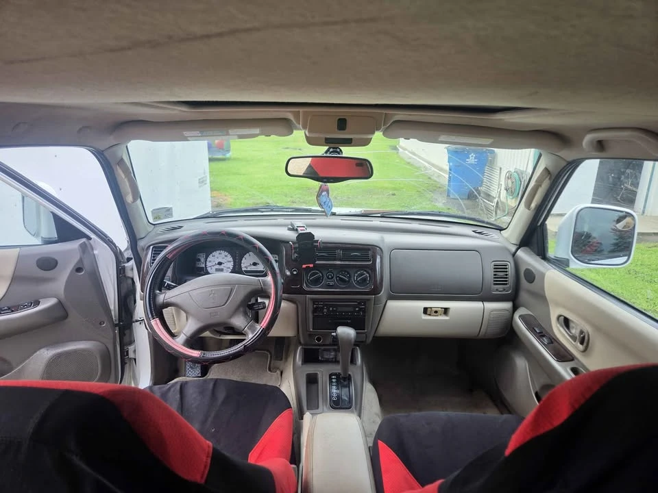 2002 Mitsubishi Pajero/Montero - Image 6 of 12
