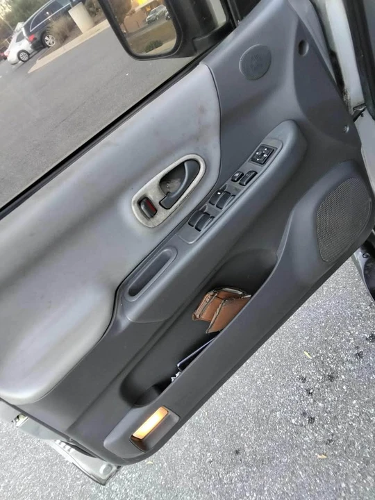 2002 Mitsubishi Pajero/Montero 3rd Gen - Image 2 of 6