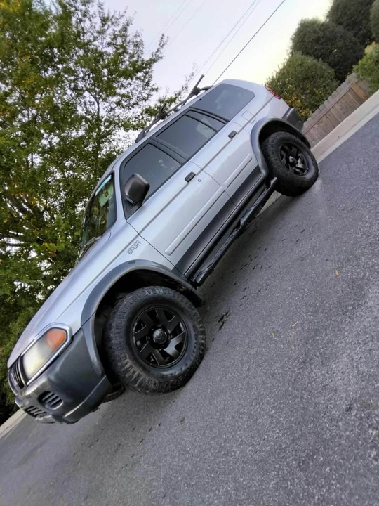 2002 Mitsubishi Pajero/Montero 3rd Gen - Image 3 of 6