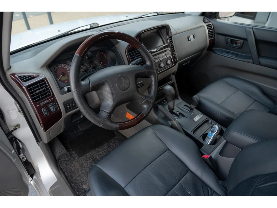 2002 Mitsubishi Pajero/Montero 3rd Gen - Image 6 of 11
