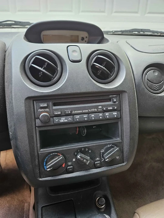 2002 Mitsubishi Eclipse 3rd Gen - Image 4 of 9