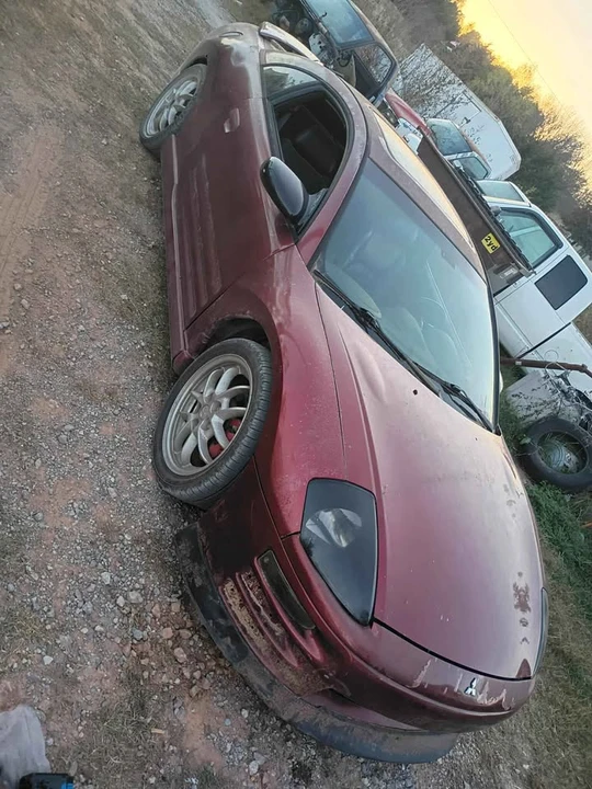 2002 Mitsubishi Eclipse 3rd Gen - Image 6 of 8