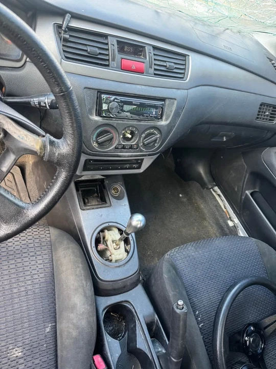 2002 Mitsubishi Lancer 8th Gen - Image 5 of 11