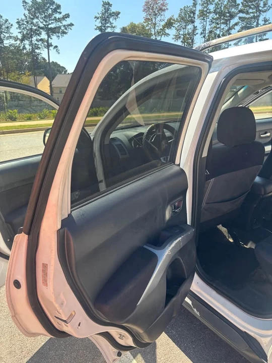 2002 Mitsubishi Outlander - Image 10 of 12