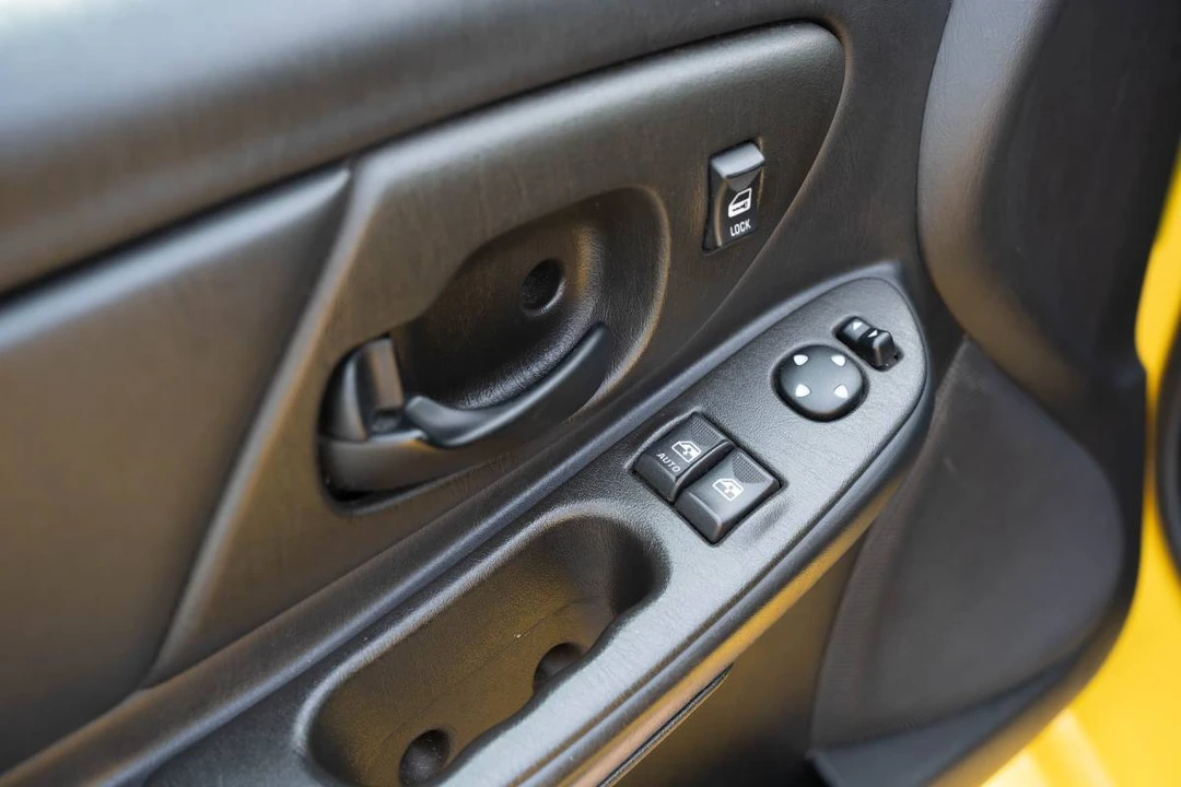 2002 Chevrolet Monte Carlo 6th Gen - Image 11 of 16