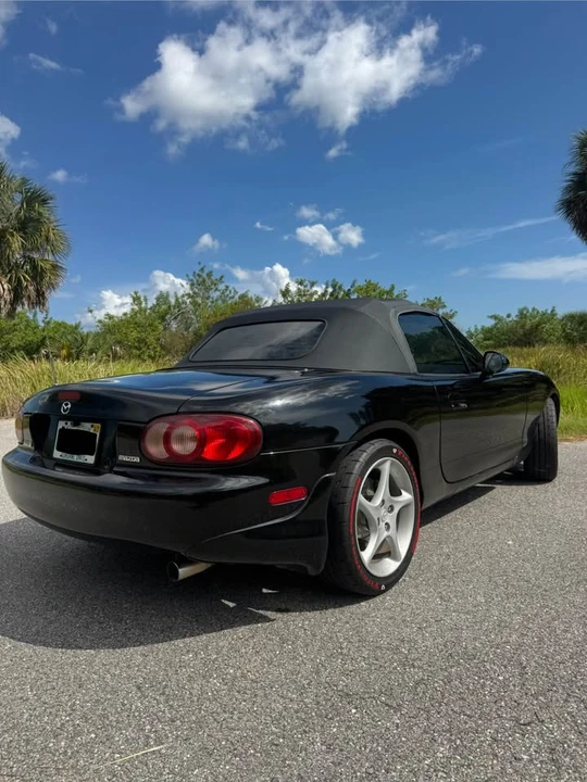 2002 Mazda NB MX-5 Miata - Image 5 of 10