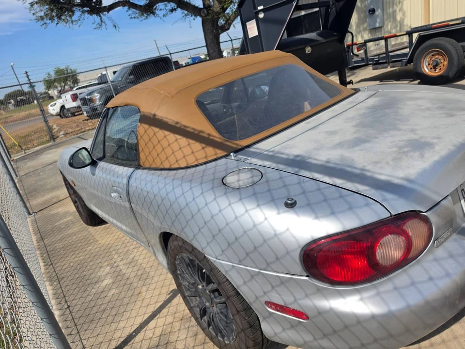 2002 Mazda NB MX-5 Miata - Image 5 of 8
