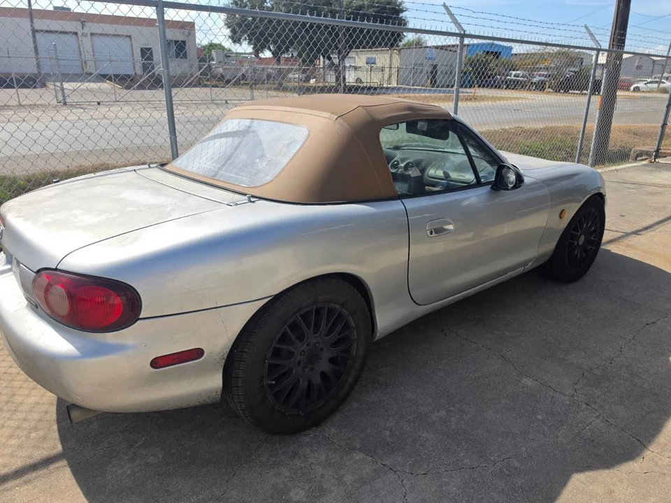 2002 Mazda NB MX-5 Miata - Image 4 of 8
