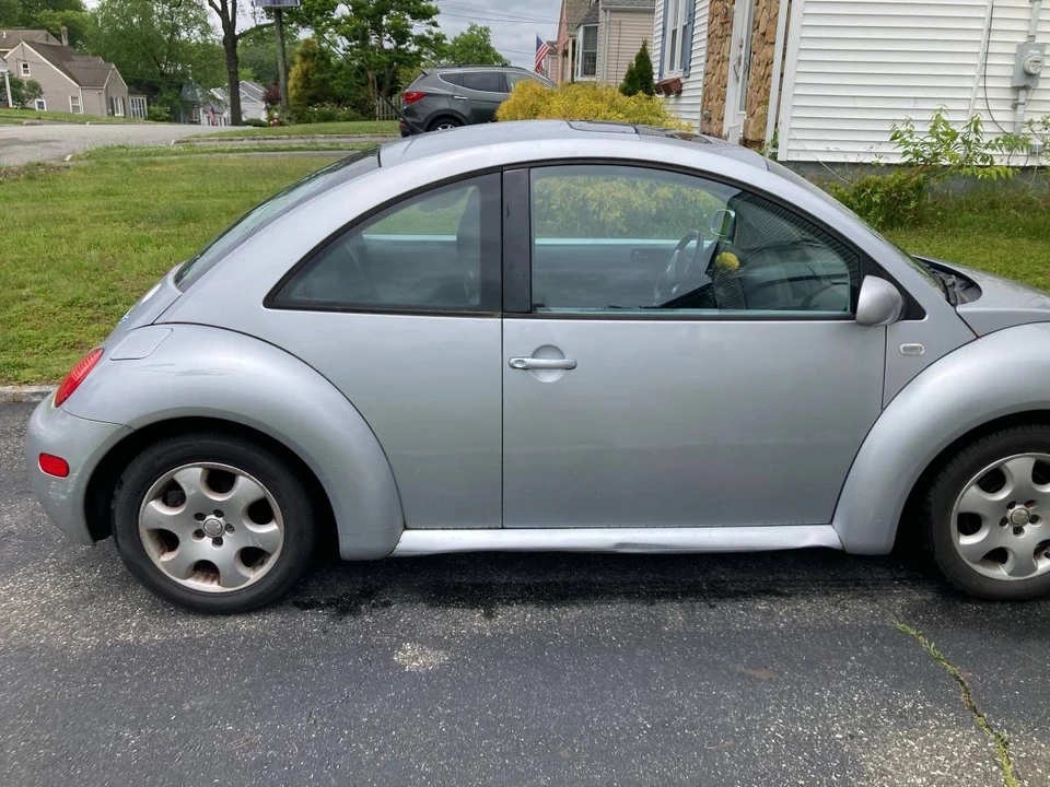 2002 Volkswagen New Beetle - Image 11 of 13
