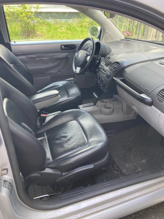 2002 Volkswagen New Beetle - Image 9 of 13