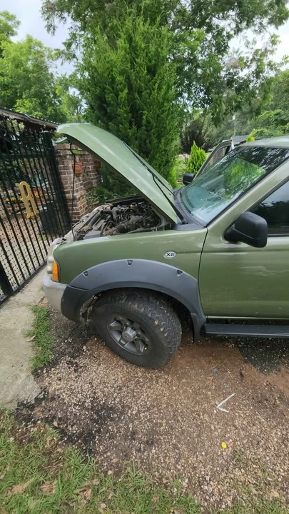 2002 Nissan Frontier 1st Gen - Image 2 of 6