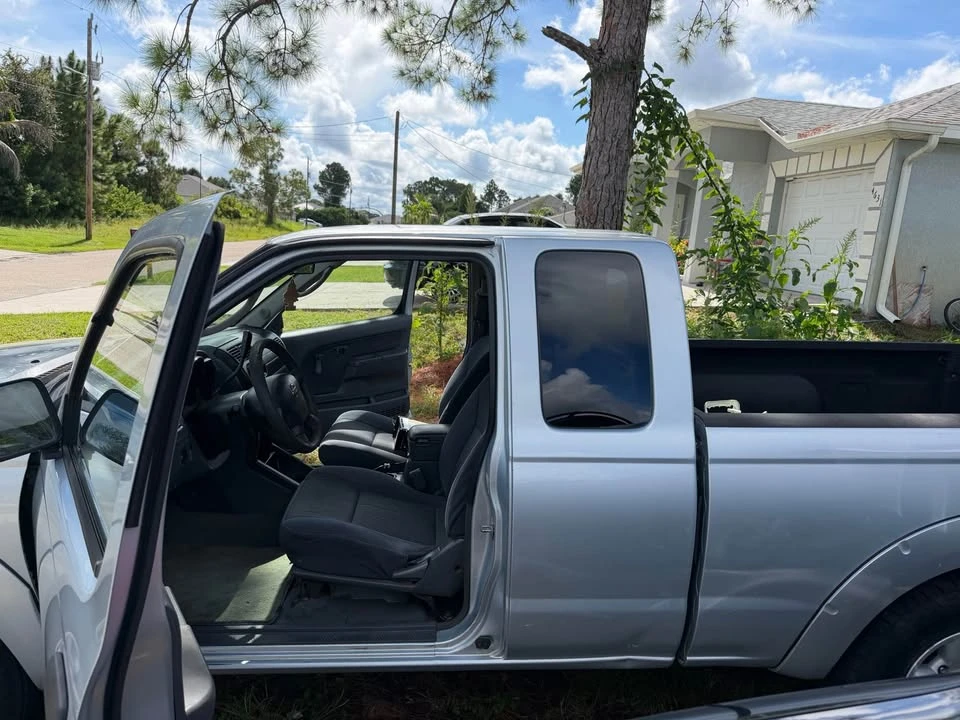 2002 Nissan Frontier 1st Gen - Image 5 of 13