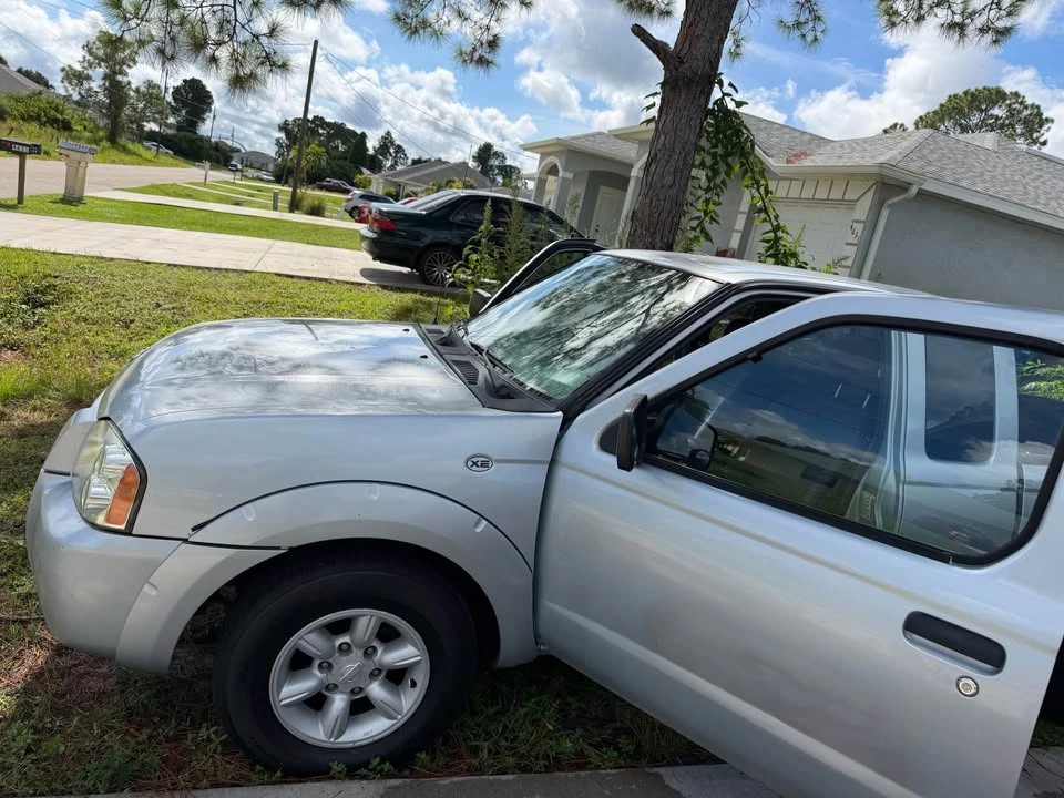 2002 Nissan Frontier 1st Gen - Image 10 of 13